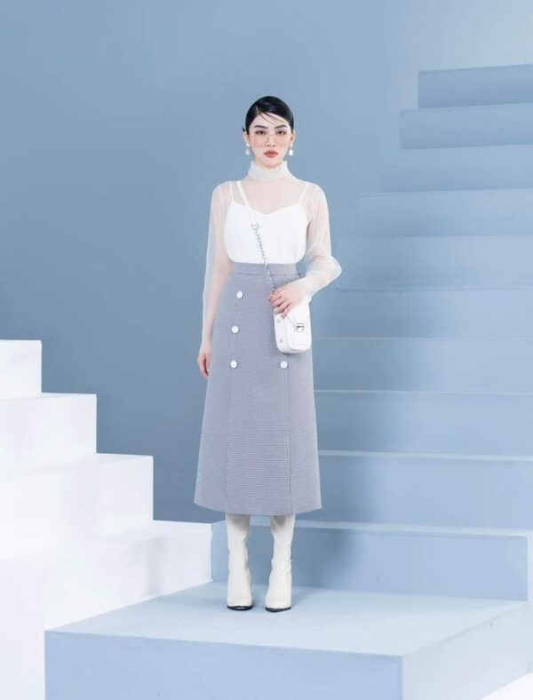 Set Áo Tơ Cổ Lọ & Váy Kẻ 4 Cúc